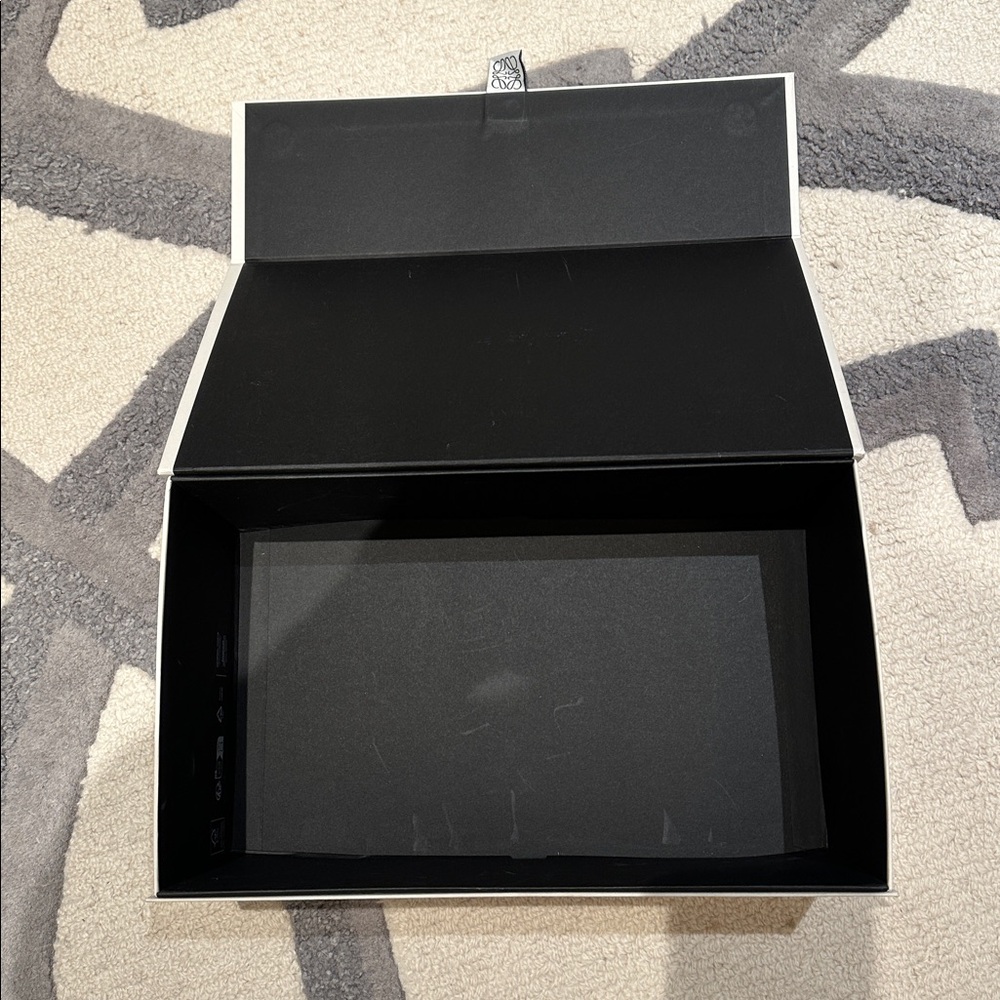 Loewe White Box - Picture 2 of 2